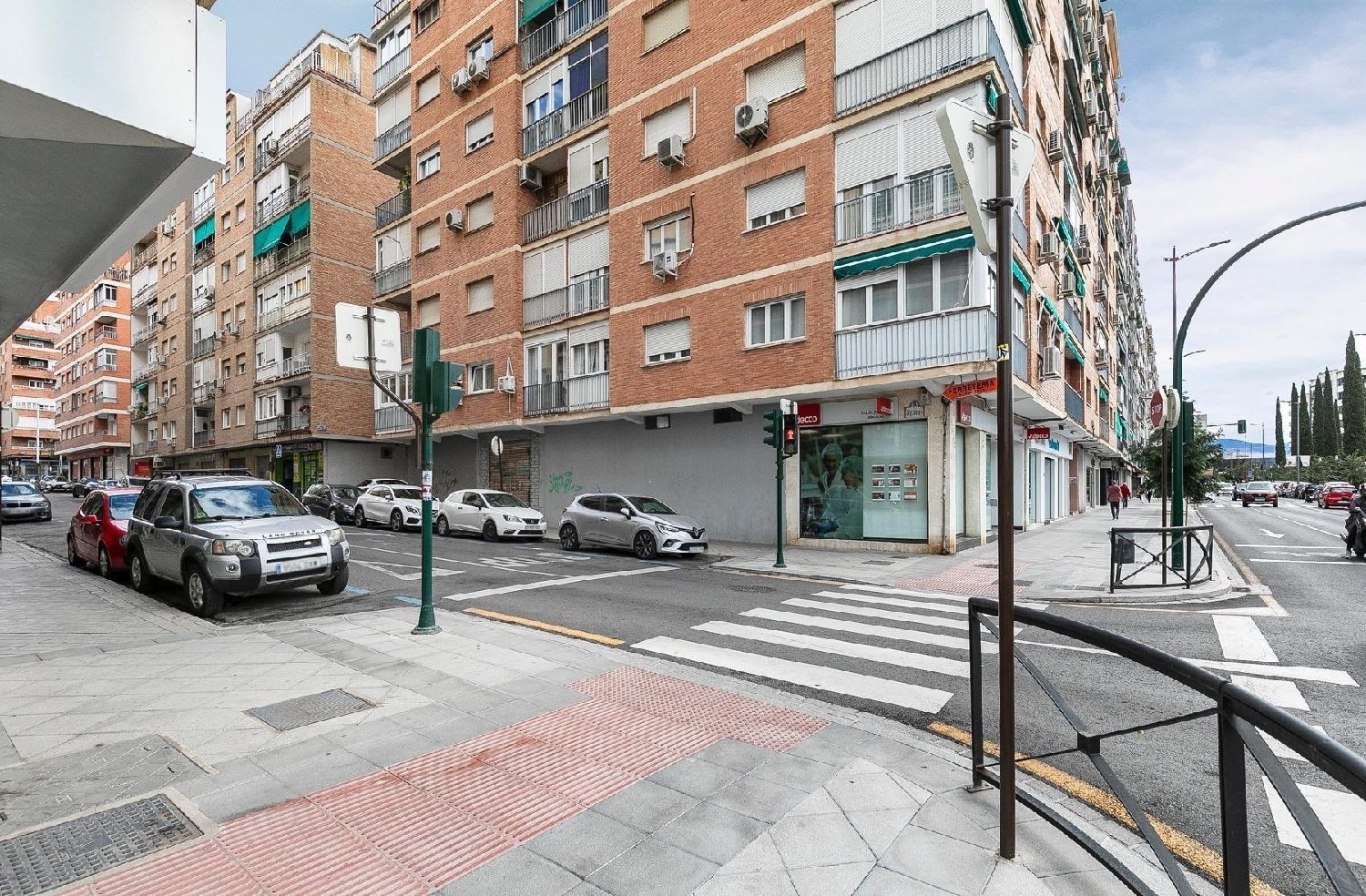  en venta local Barrio De Granada Alacantí 7