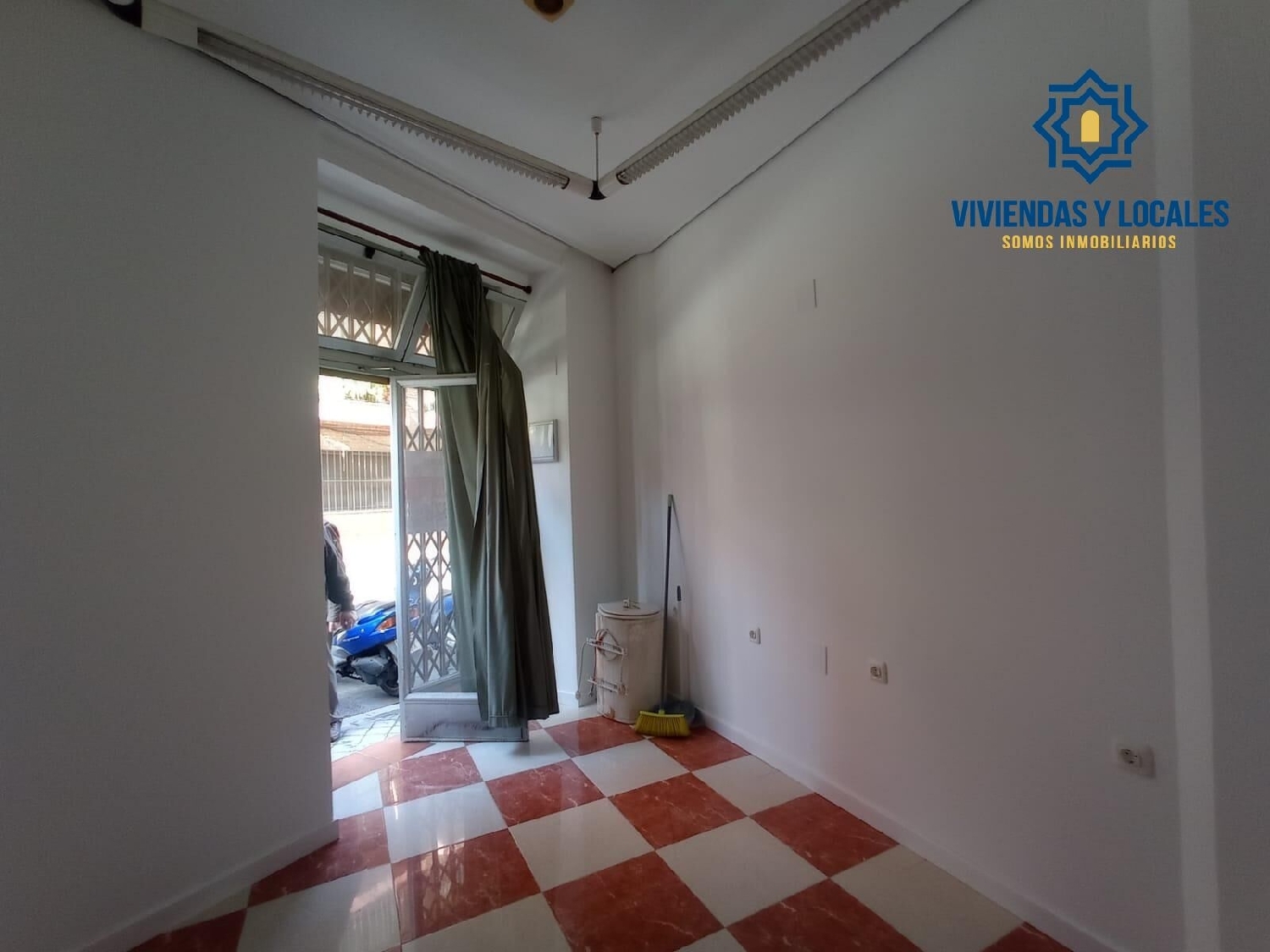  te koop bedrijfsruimte Barrio De Granada Alacantí 8