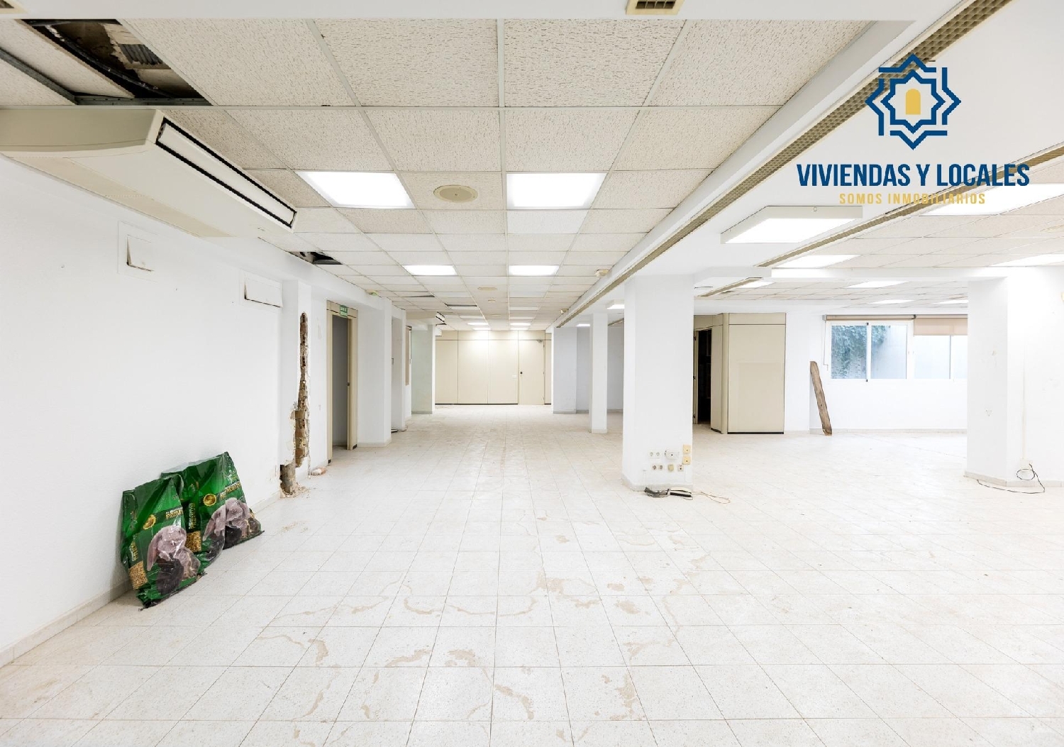  en venta local Barrio De Granada Alacantí 8