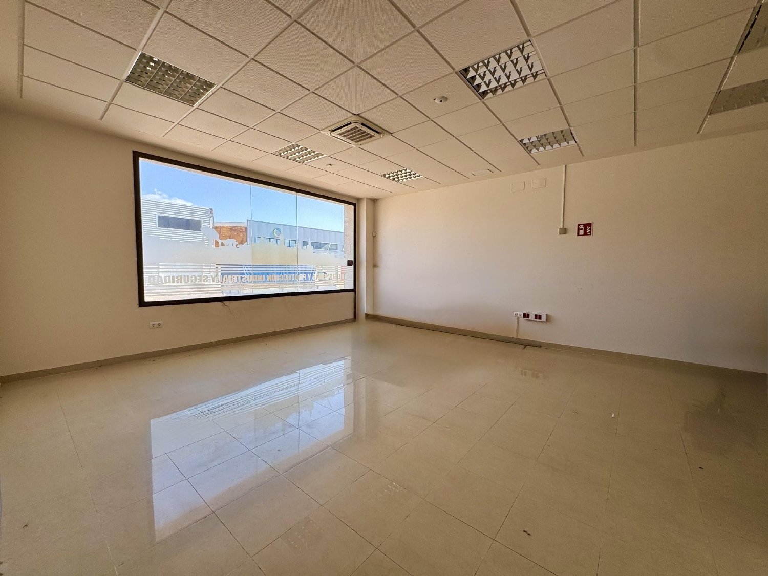  te koop bedrijfsruimte Bollullos De La Mitación Aljarafe 2