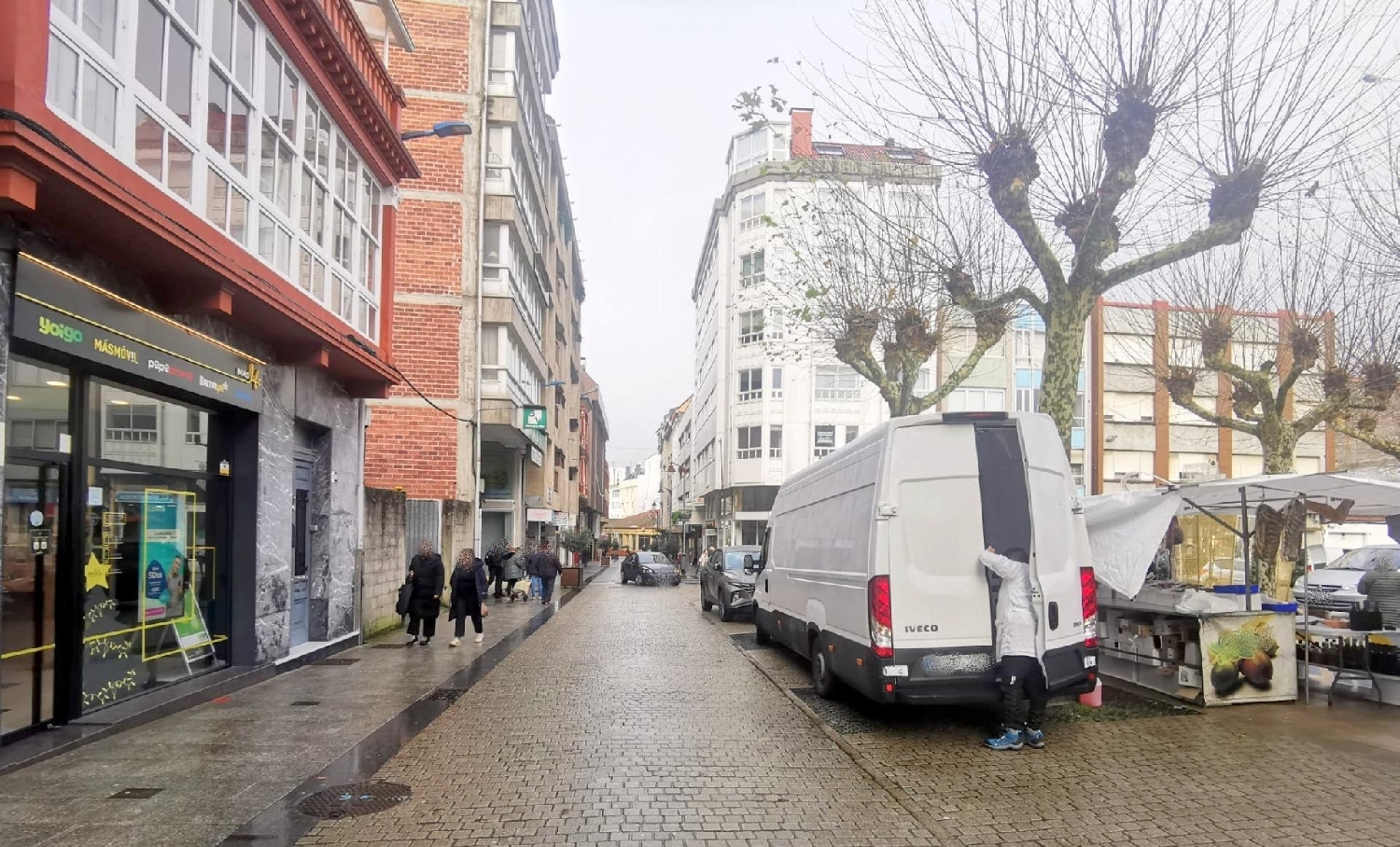  en venta local Carballo Bergantiños 8