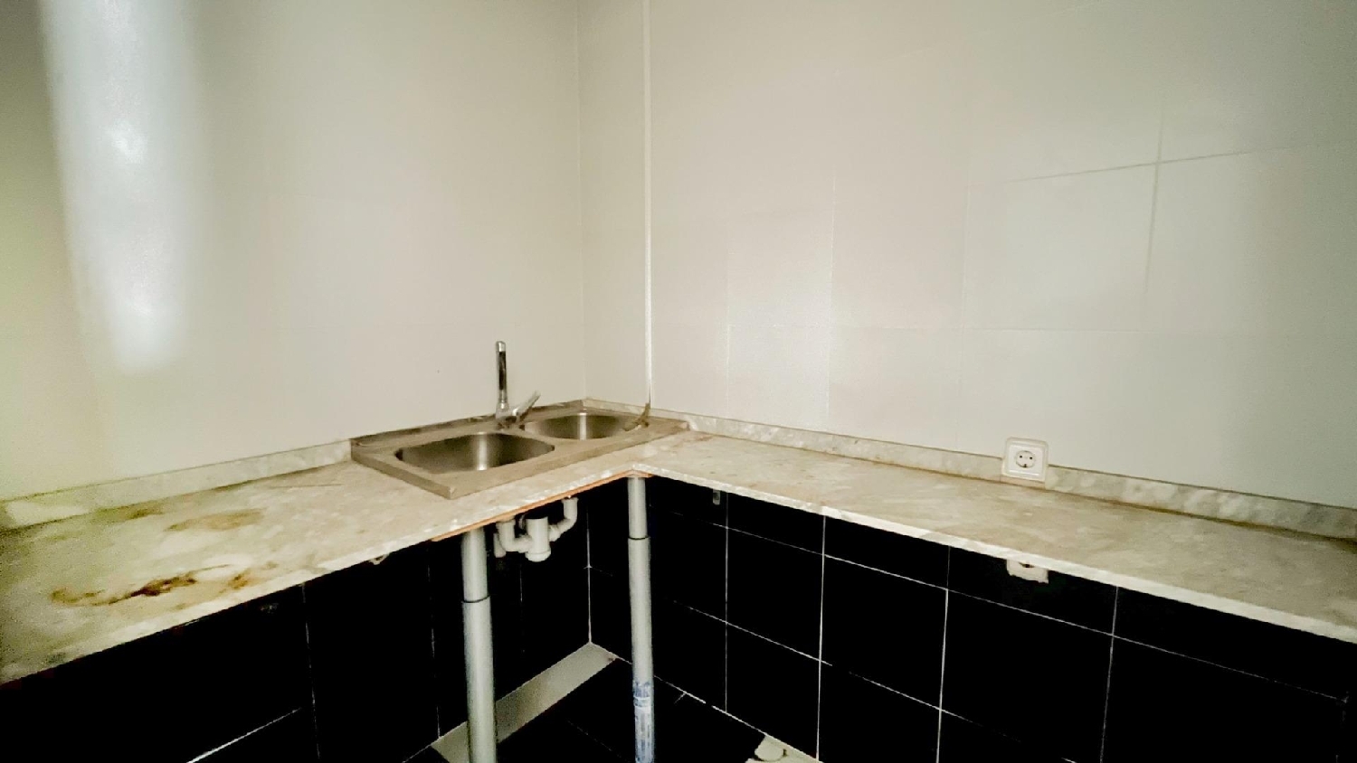  for sale commercial premise Emperador Horta Nord 4