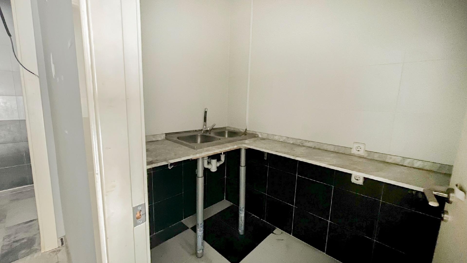  for sale commercial premise Emperador Horta Nord 3