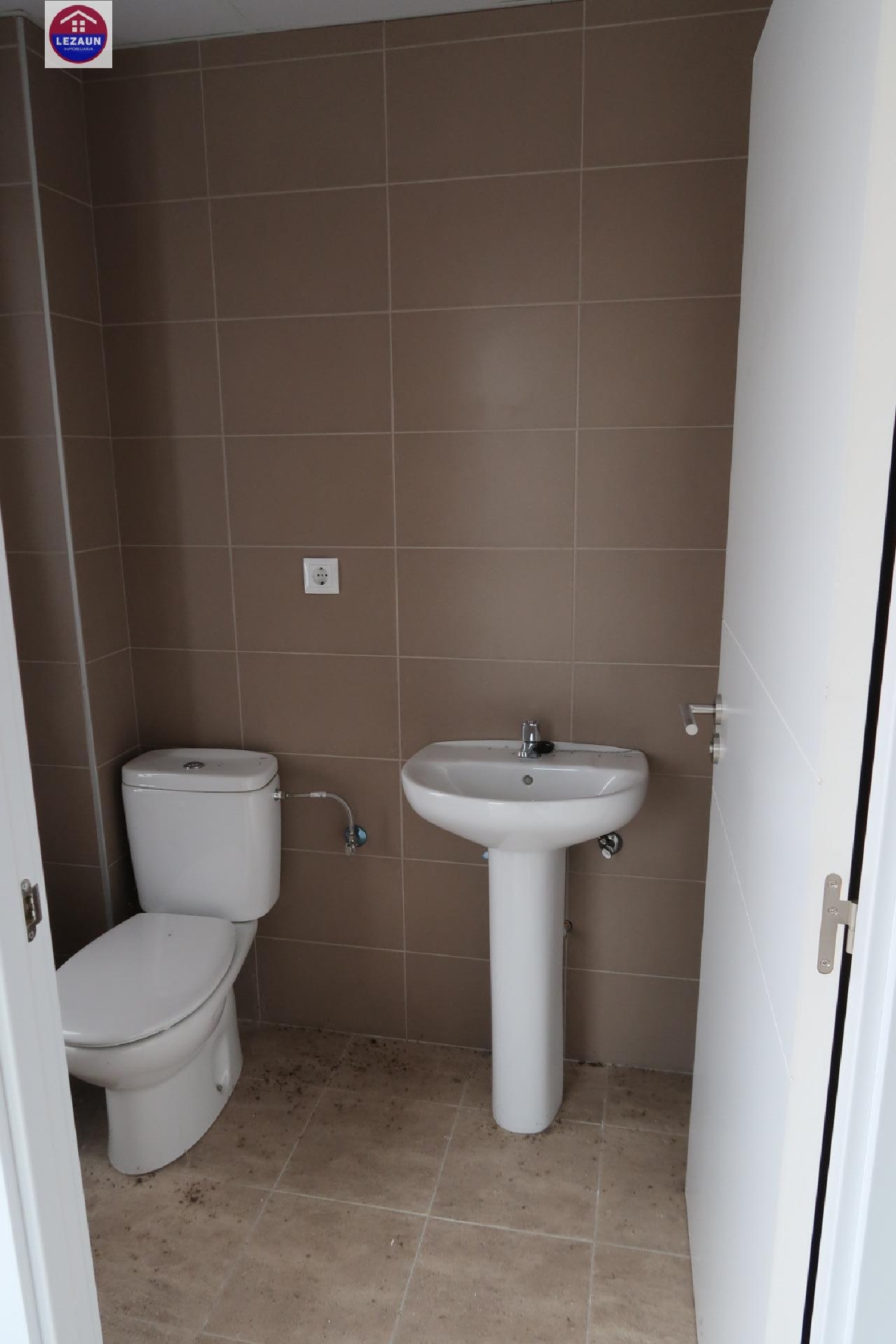  en venta local Peralta Ribera Alta 6