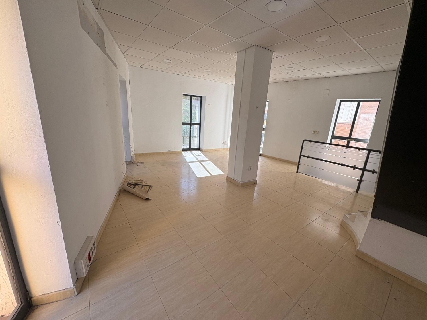  à vendre local commercial Sevilla La Nueva Sur 8