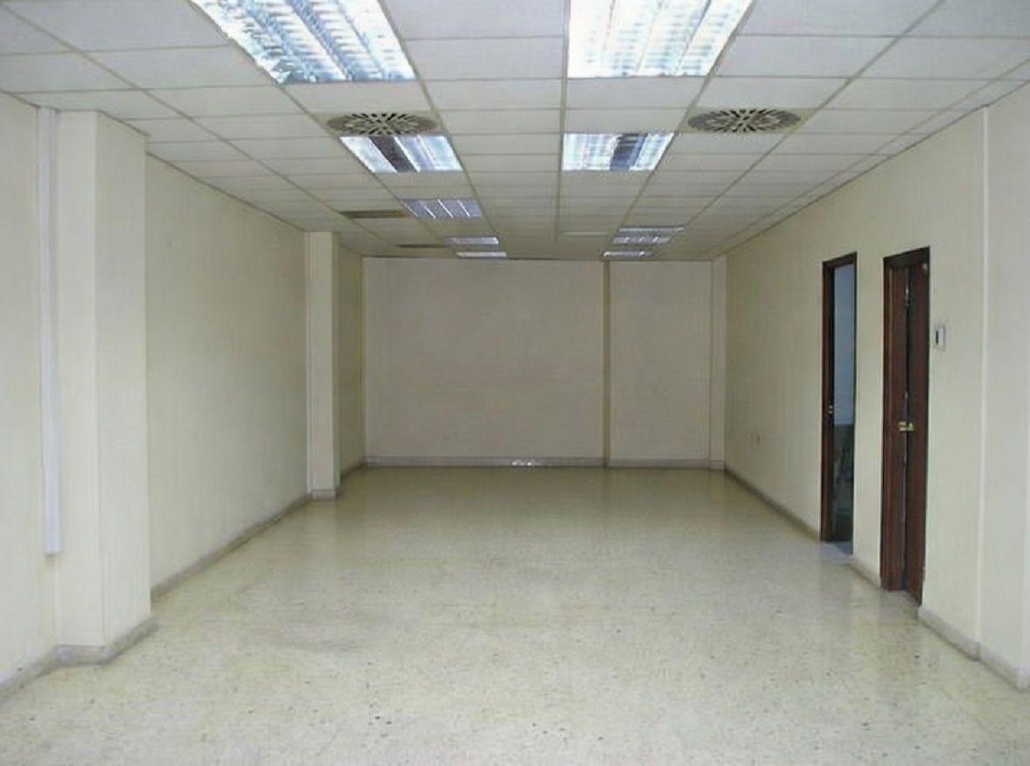 till salu lokal Valencia De Las Torres Campiña Sur 7