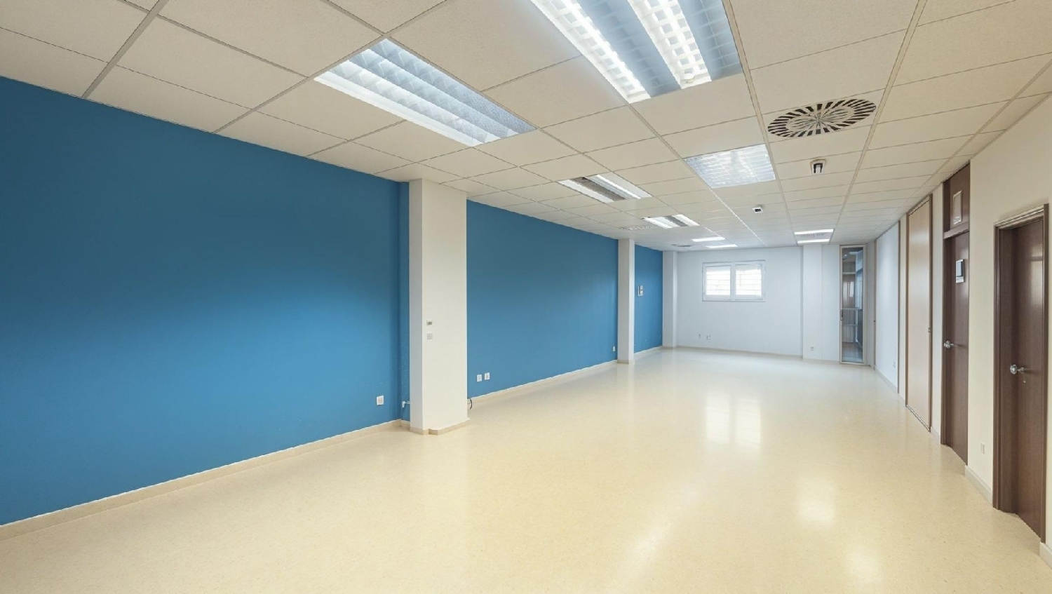 till salu lokal Valencia De Las Torres Campiña Sur 1