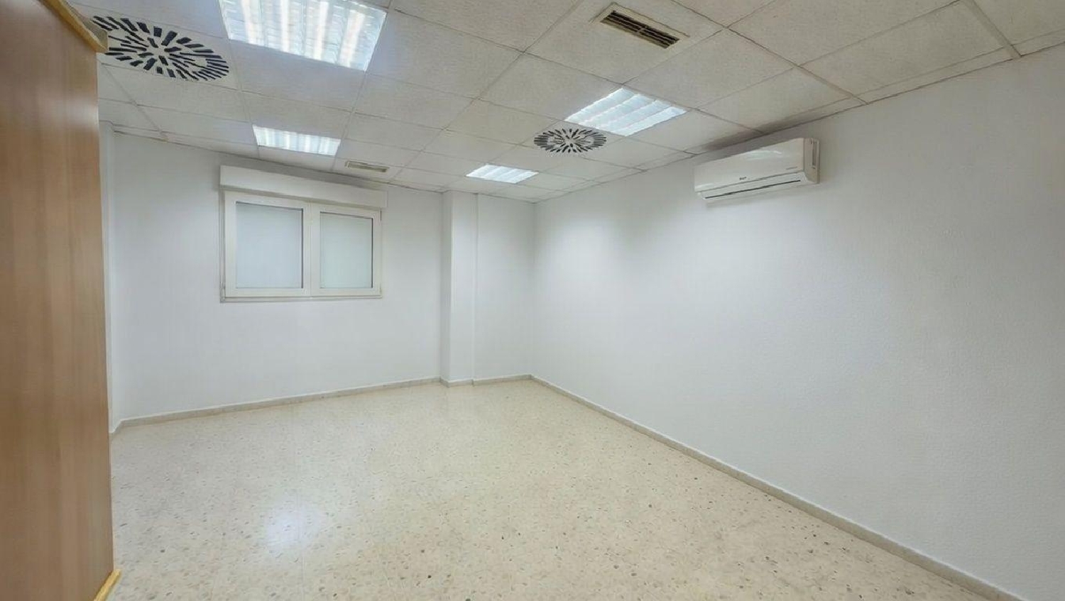 till salu lokal Valencia De Las Torres Campiña Sur 3