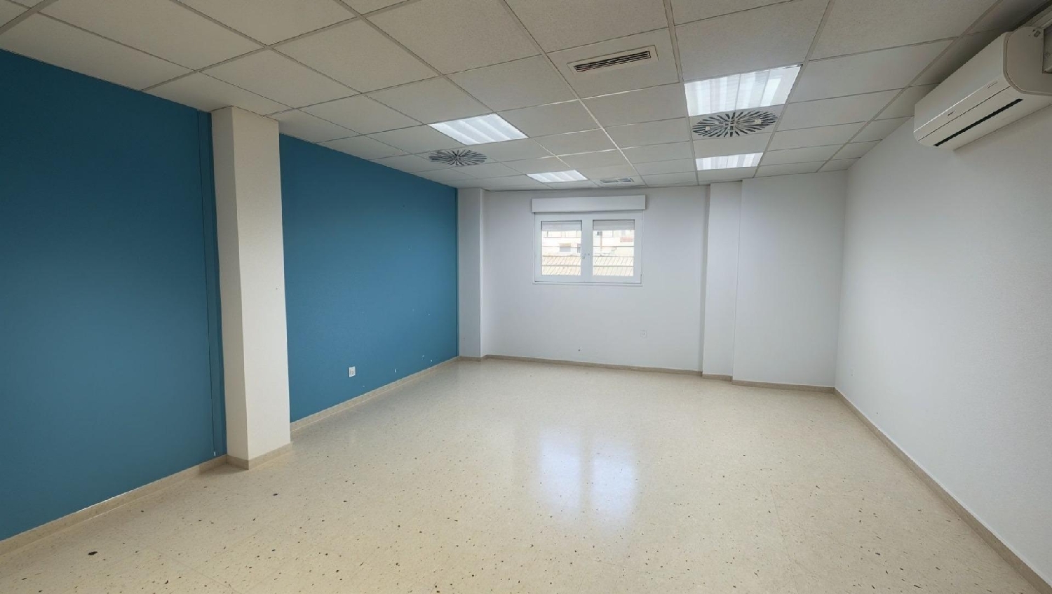 till salu lokal Valencia De Las Torres Campiña Sur 8