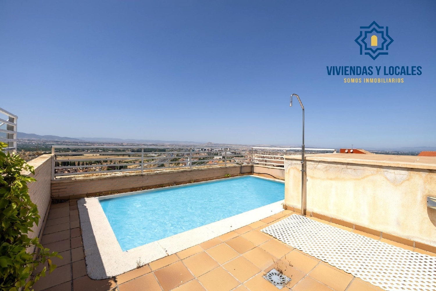 till salu parhus Barrio De Granada Alacantí 1