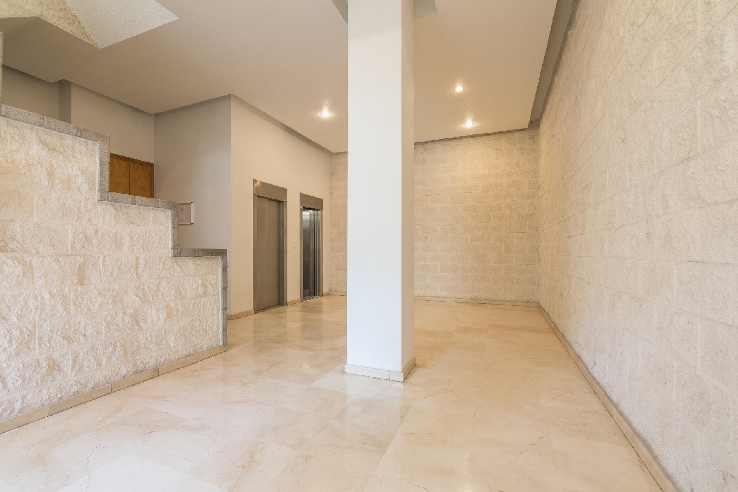 te koop kantoor Cheda Arzúa 5