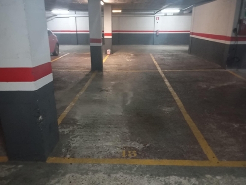 Barriada Les Tres Creus Bages parkeerplaats foto 6372570
