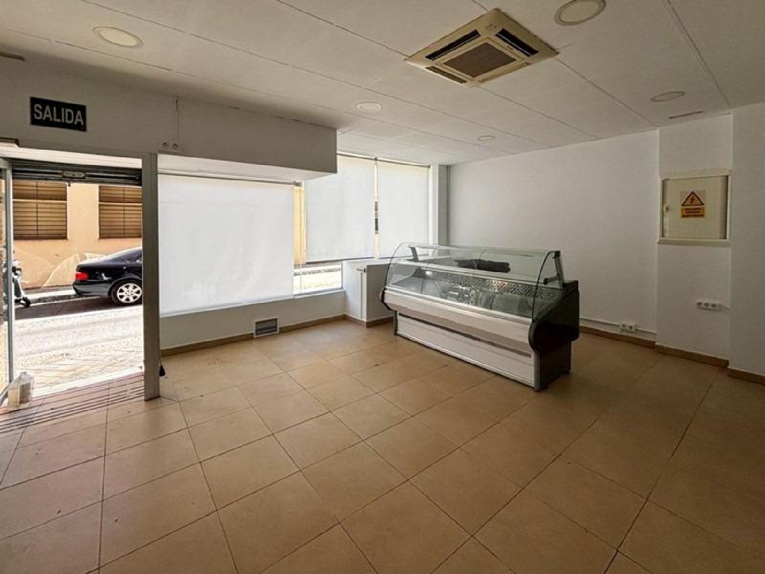  till salu lokal Barrio De Granada Alacantí 5