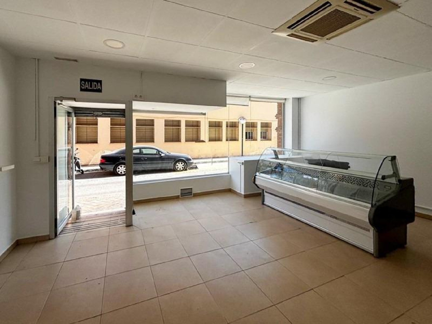  till salu lokal Barrio De Granada Alacantí 6