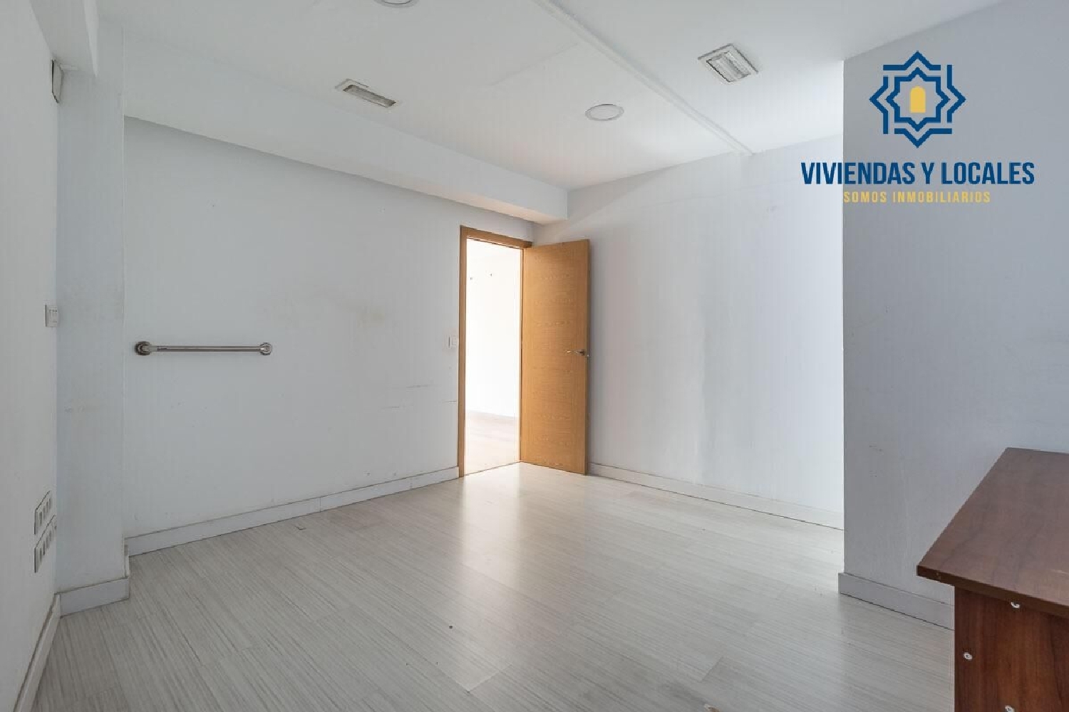  till salu lokal Barrio De Granada Alacantí 8