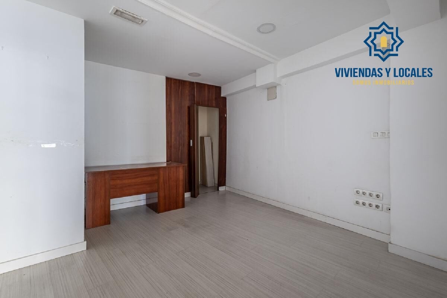  till salu lokal Barrio De Granada Alacantí 7