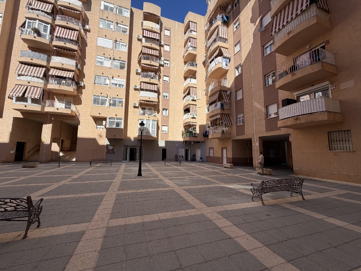 à vendre local commercial Estepona Costa Del Sol Occidental 1