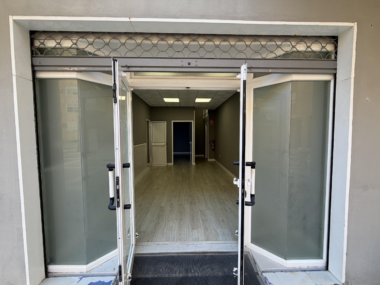 à vendre local commercial Estepona Costa Del Sol Occidental 2