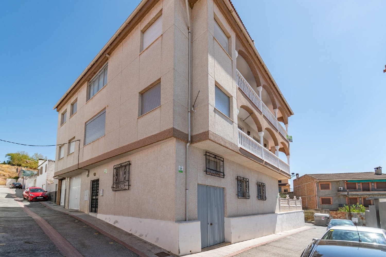  te koop twee-onder-een-kapwoning Jun Vega De Granada 3