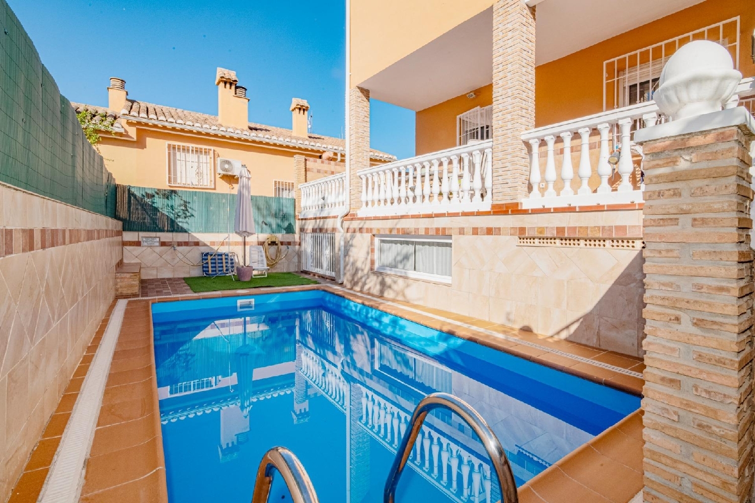  te koop twee-onder-een-kapwoning Jun Vega De Granada 1