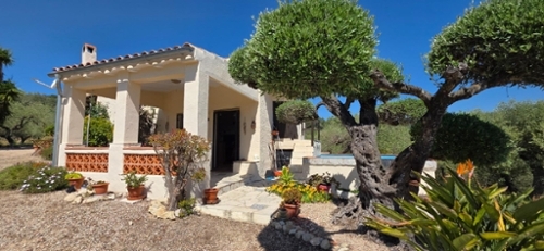 Perelló Gironès hus på landet foto 6382698