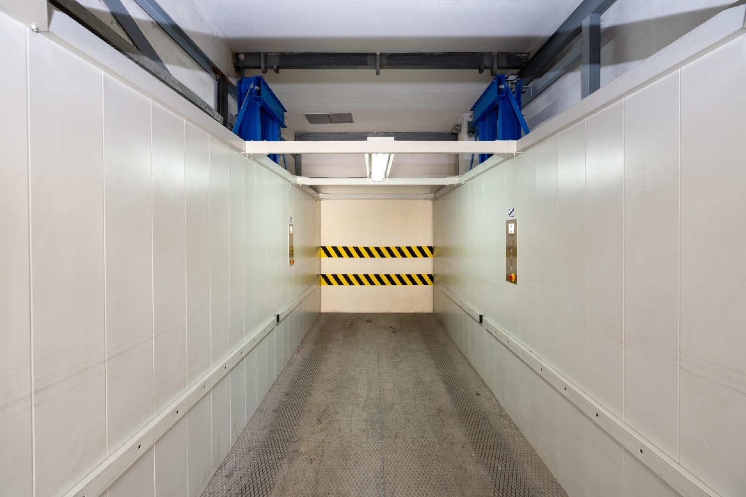  en venta parking Barrio De Granada Alacantí 8