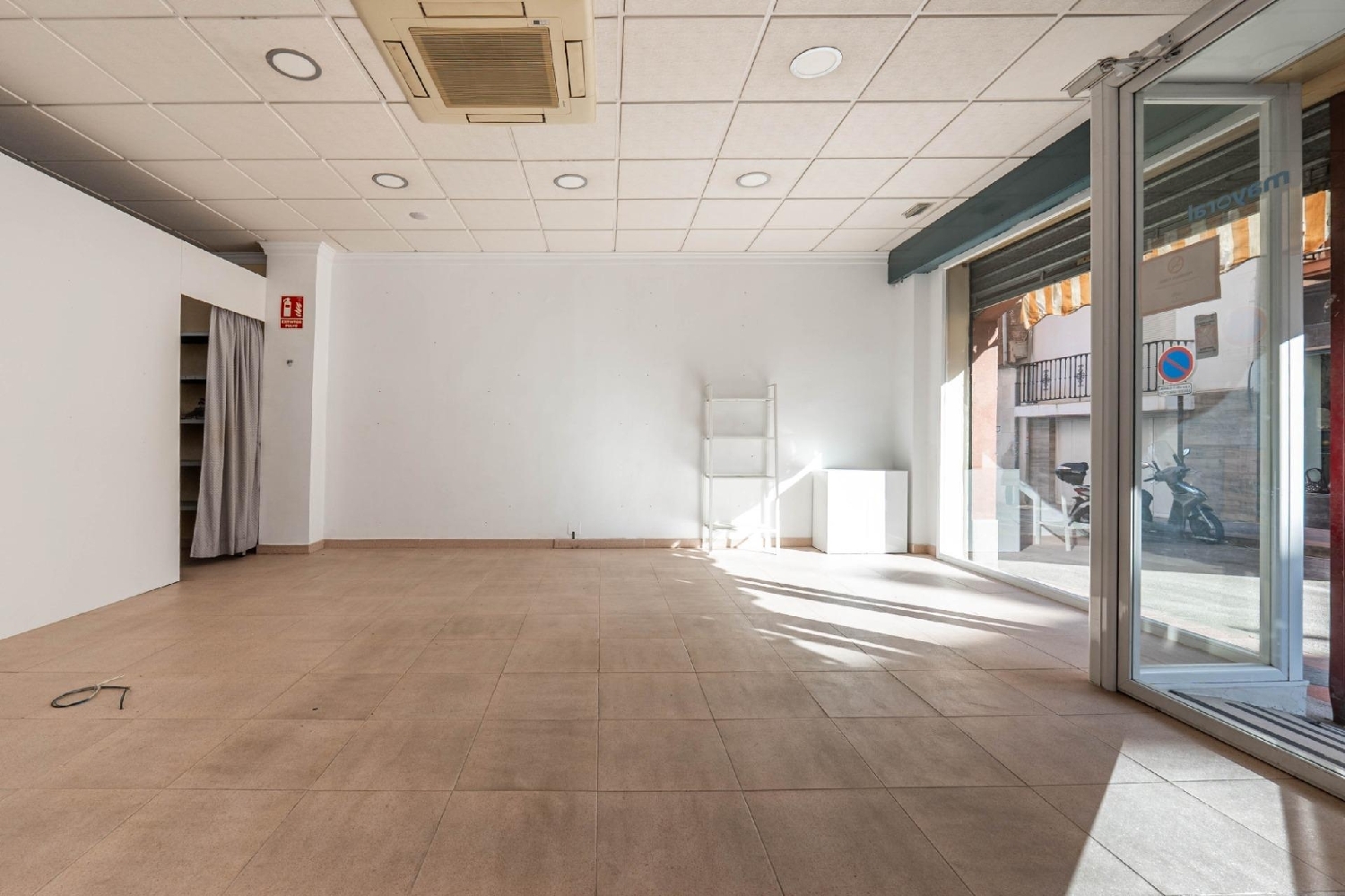 en venta local Armilla Vega De Granada 3