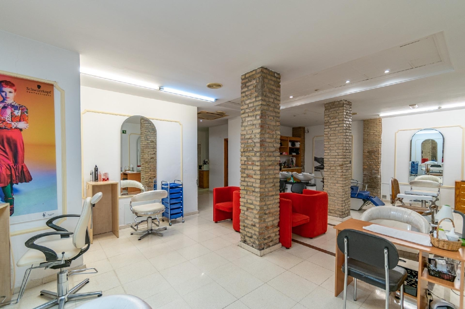 en venta local Barrio De Granada Alacantí 7