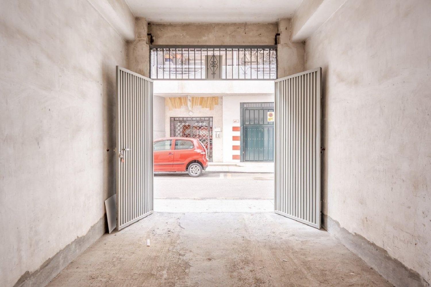  till salu lokal Barrio De Granada Alacantí 7