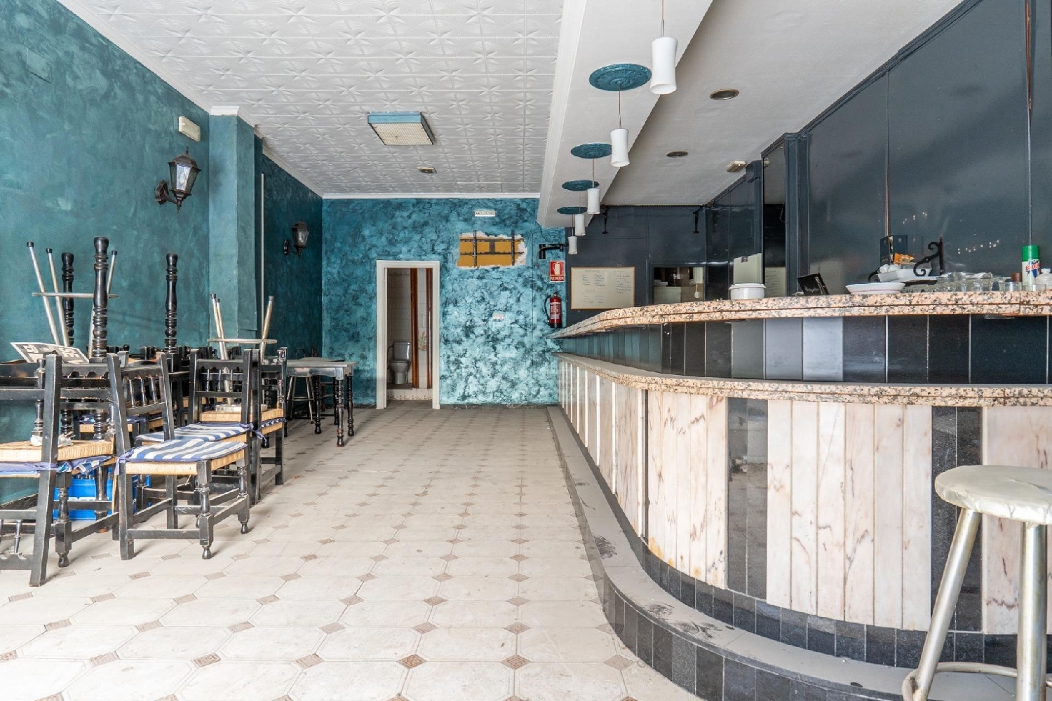  till salu lokal Barrio De Granada Alacantí 5
