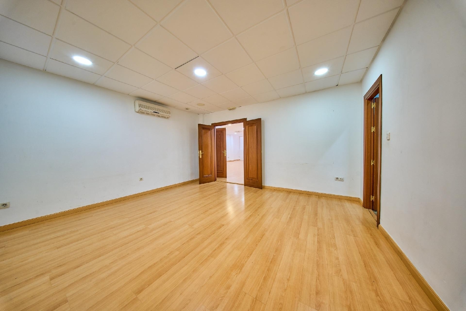  en venta local Barrio De Granada Alacantí 7