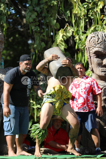 Tahiti, Man lifting a heavy stone, Stone lifting competition, Tuaro Maohi, Polynesia