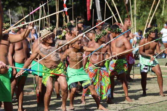 Tahiti, Polynesian men with colorful pareo, traditional javelin throwing competition, Tuaro Maohi, Polynesia