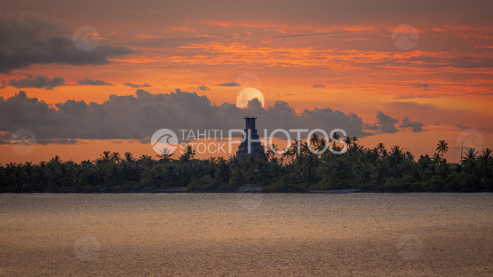 Fakarava, lighthouse, moon, sunset, atoll, polynesia, Tahiti