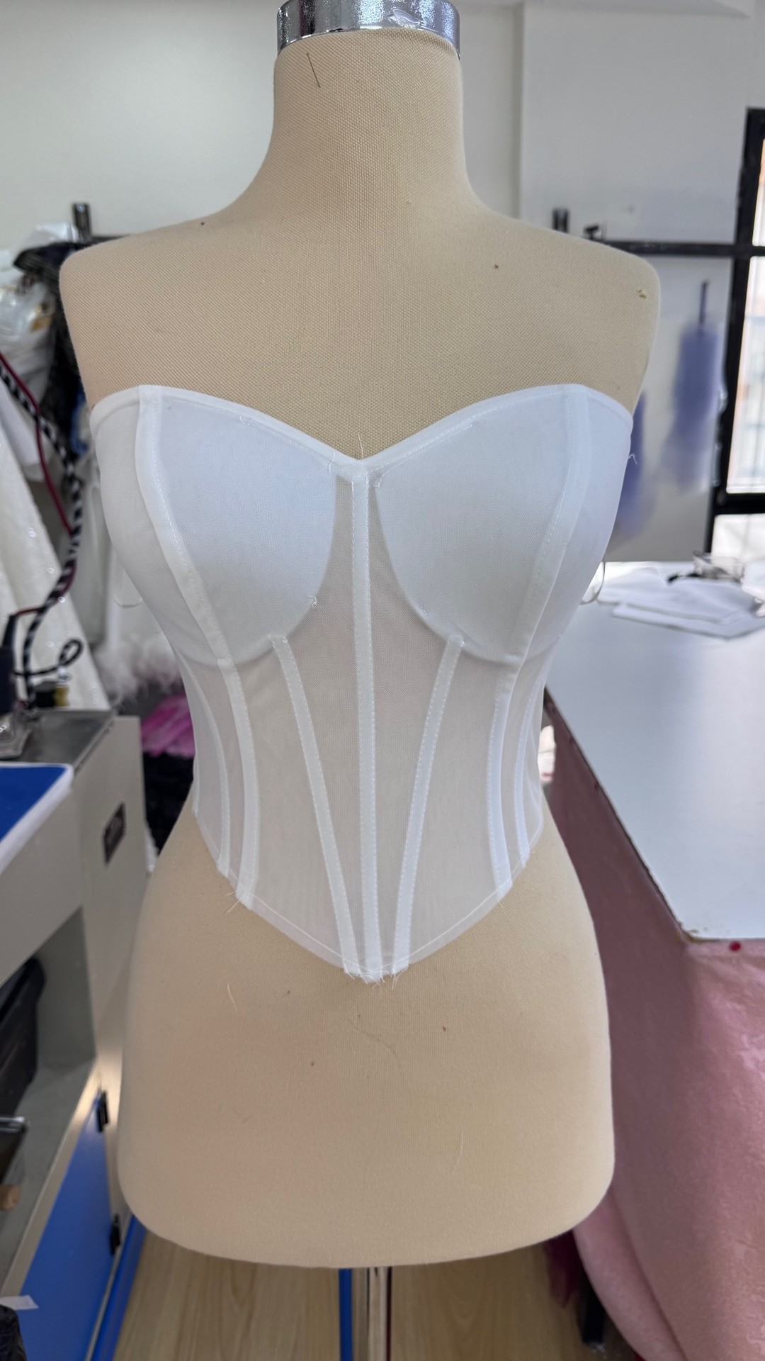 White Podium beden modeli 2026-31