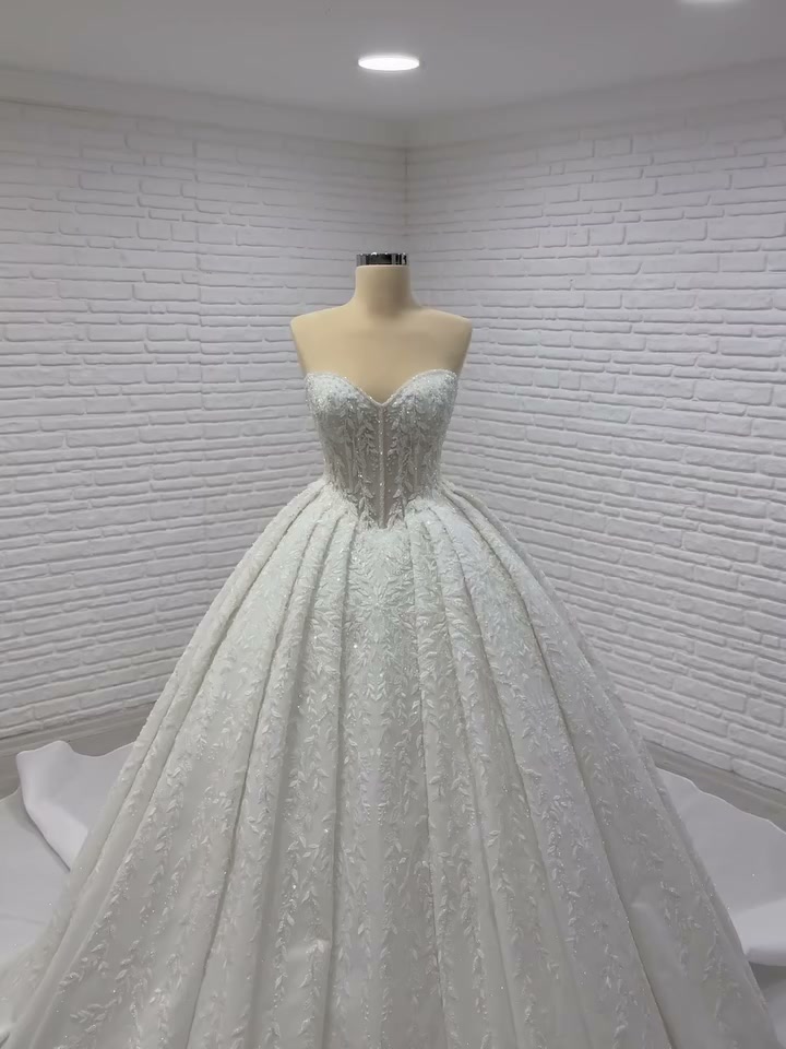 White Podium gelinlik modeli 2026-130