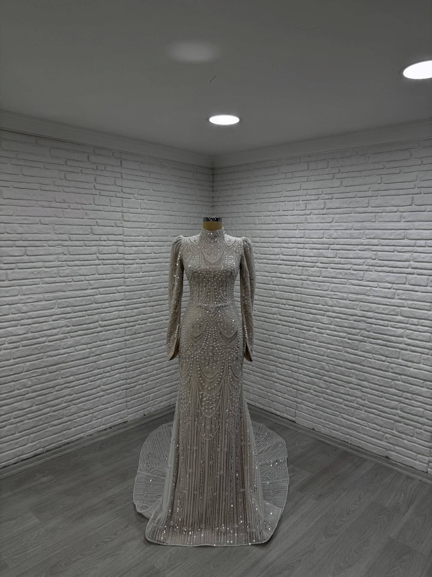 White Podium gelinlik modeli 2026-136