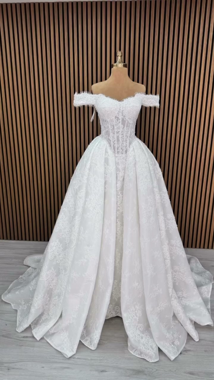 White Podium gelinlik modeli 2026-155