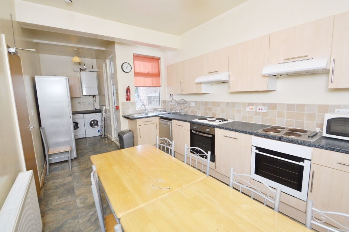 7 bedroom house for rent Longford Place, Manchester, M14 5QQ UniHomes