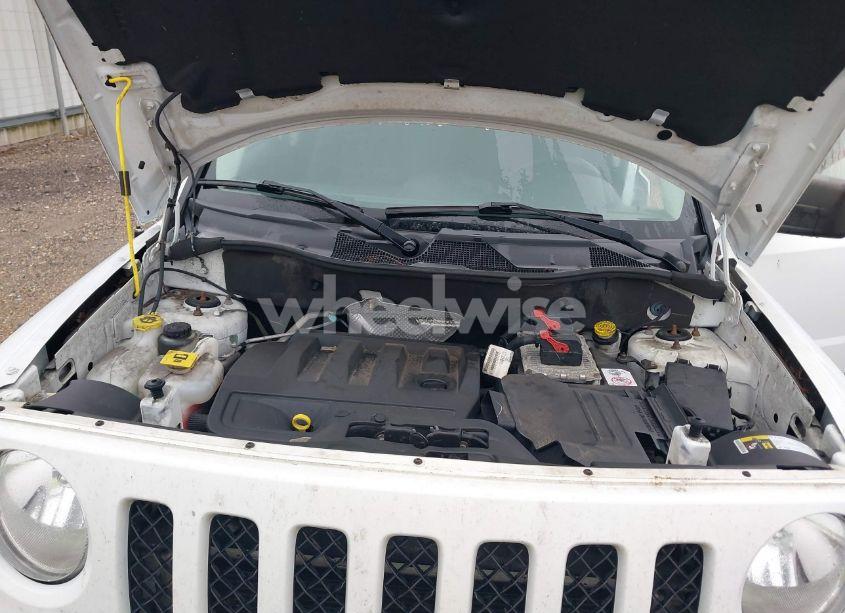 Thumbnail 2 of 2016 JEEP PATRIOT SPORT