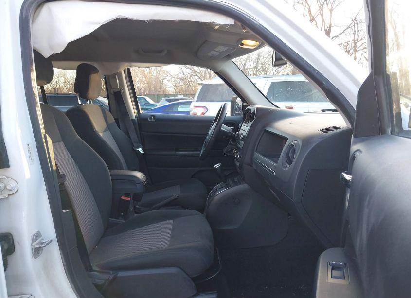 Thumbnail 13 of 2012 JEEP PATRIOT SPORT