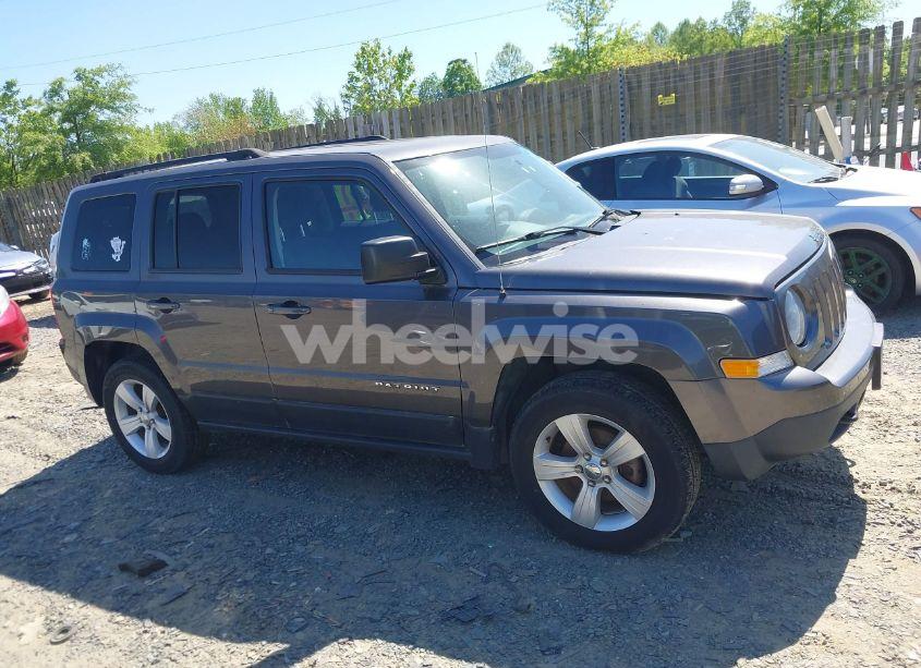 Thumbnail 5 of 2017 JEEP PATRIOT LATITUDE 4X4