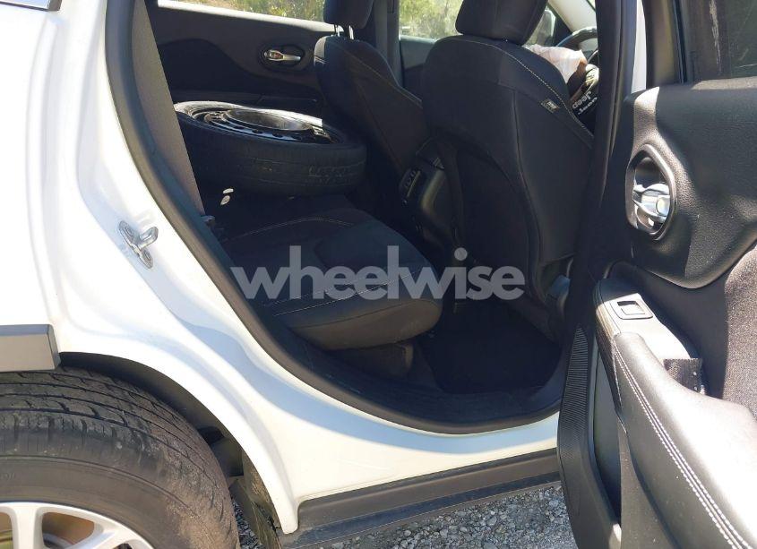 Thumbnail 18 of 2015 JEEP CHEROKEE LATITUDE