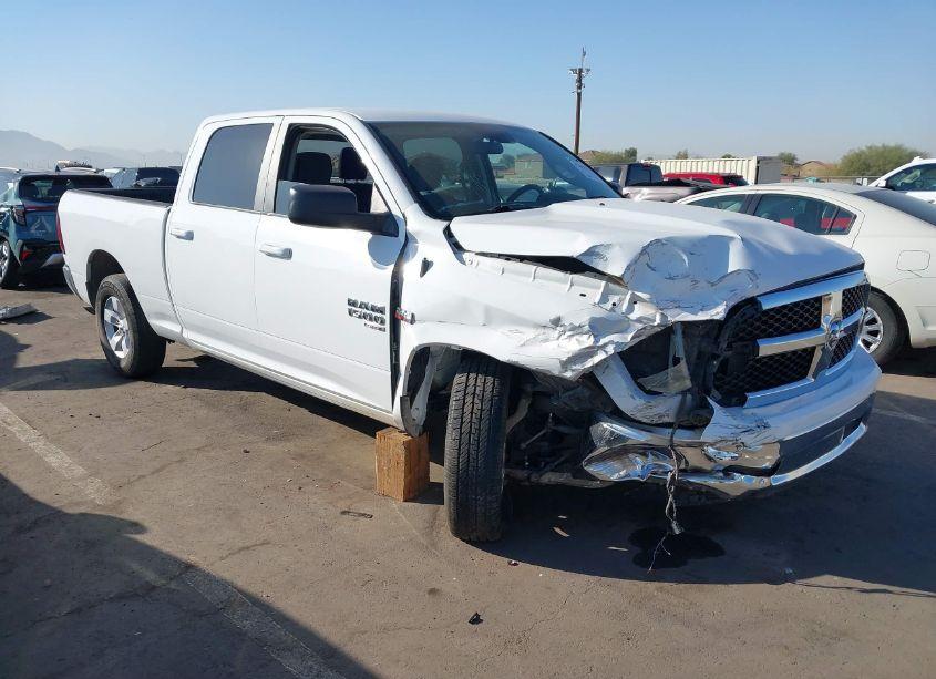 Photo of RAM 1500 CLASSIC SLT 4X2 6'4 BOX
