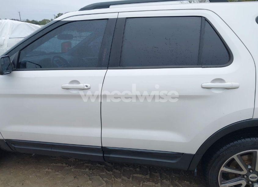 Thumbnail 6 of 2015 FORD EXPLORER XLT