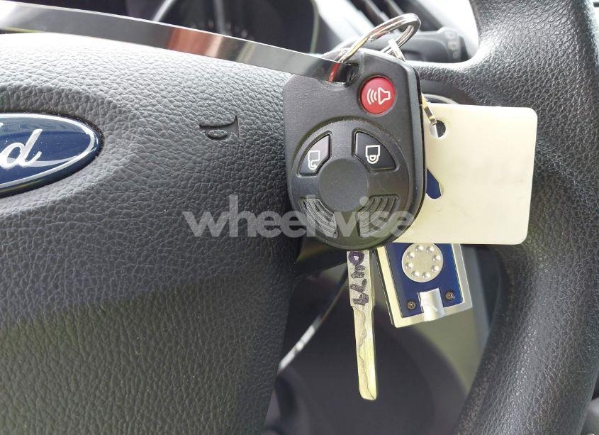Thumbnail 3 of 2018 FORD ESCAPE SE