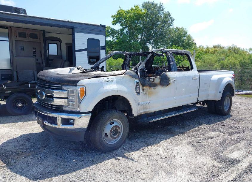 Thumbnail 3 of 2019 FORD F-350 LARIAT