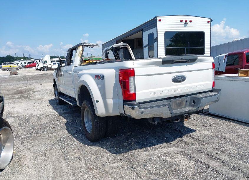 Thumbnail 4 of 2019 FORD F-350 LARIAT