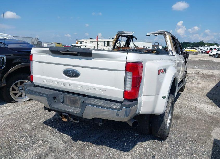 Thumbnail 5 of 2019 FORD F-350 LARIAT