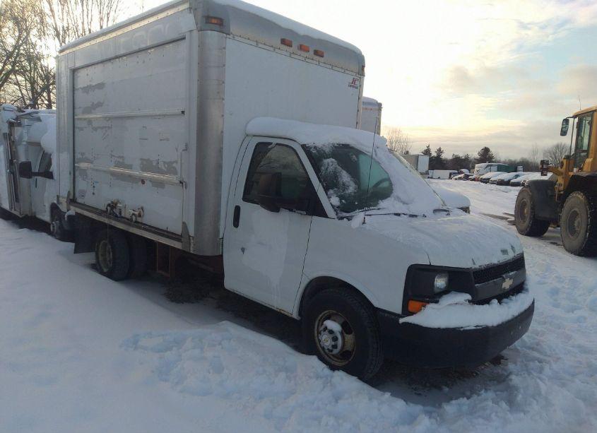 Photo of CHEVROLET EXPRESS CUTAWAY WORK VAN